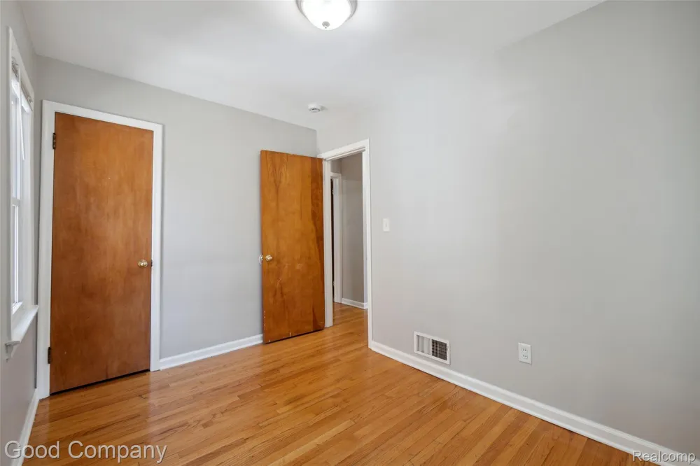 13551 WOODBINE Redford Charter Township, MI 48239