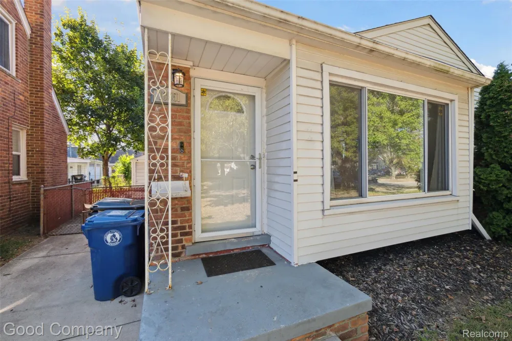 13551 WOODBINE Redford Charter Township, MI 48239