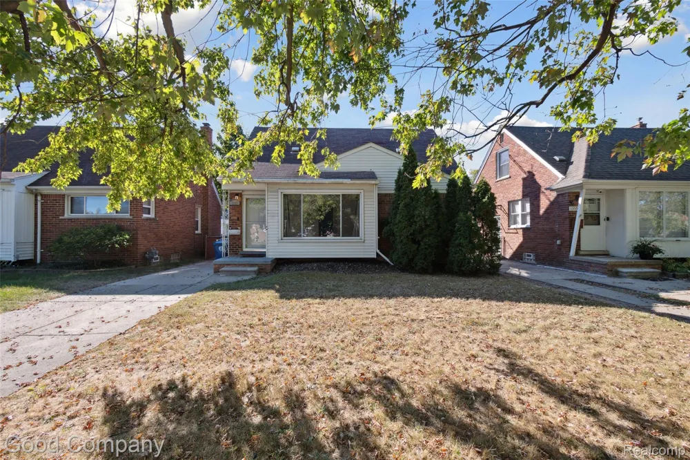 13551 WOODBINE Redford Charter Township, MI 48239