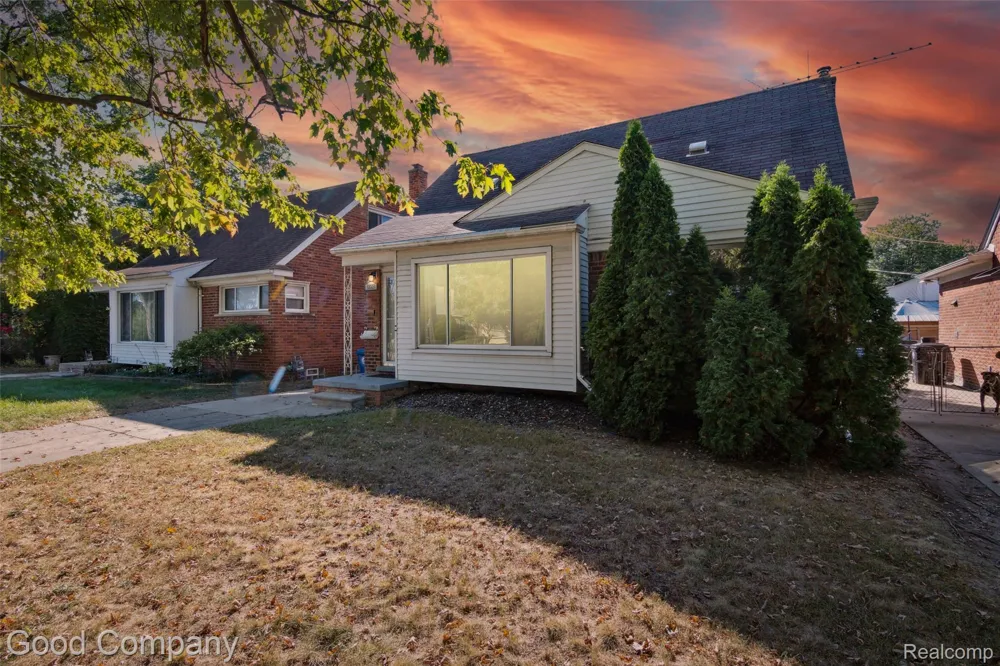 13551 WOODBINE Redford Charter Township, MI 48239