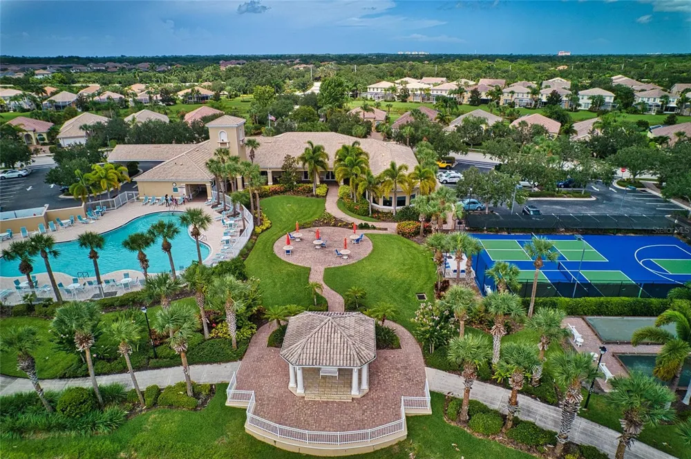2133 BURGOS DRIVE Sarasota, FL 34238