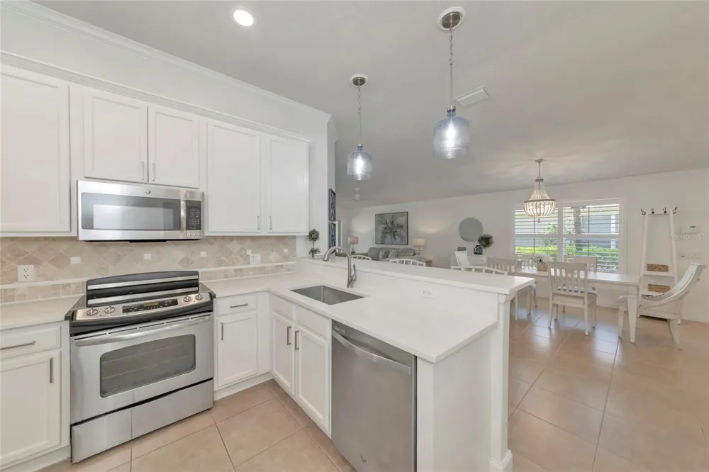 2133 BURGOS DRIVE Sarasota, FL 34238