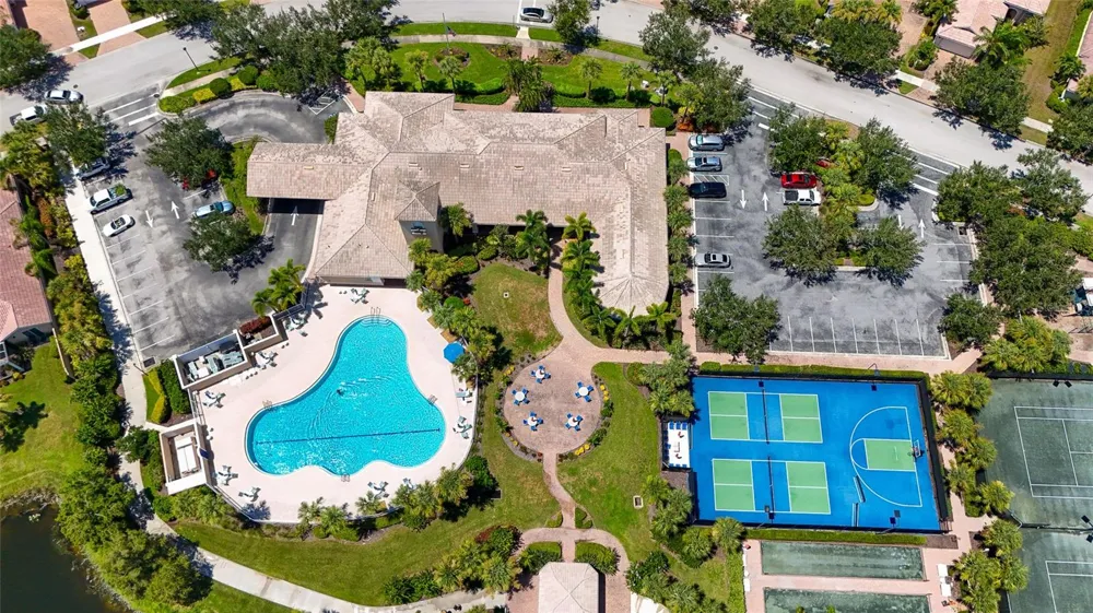 2133 BURGOS DRIVE Sarasota, FL 34238