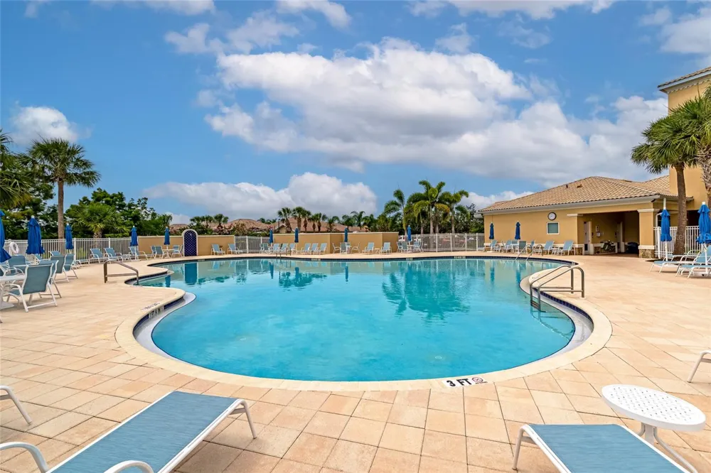 2133 BURGOS DRIVE Sarasota, FL 34238