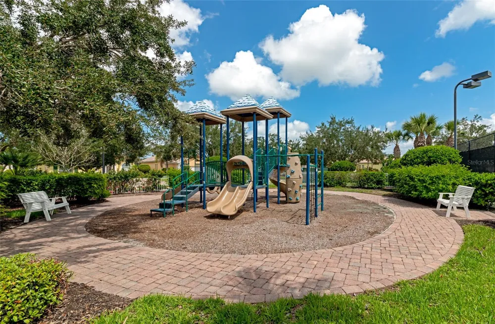 2133 BURGOS DRIVE Sarasota, FL 34238