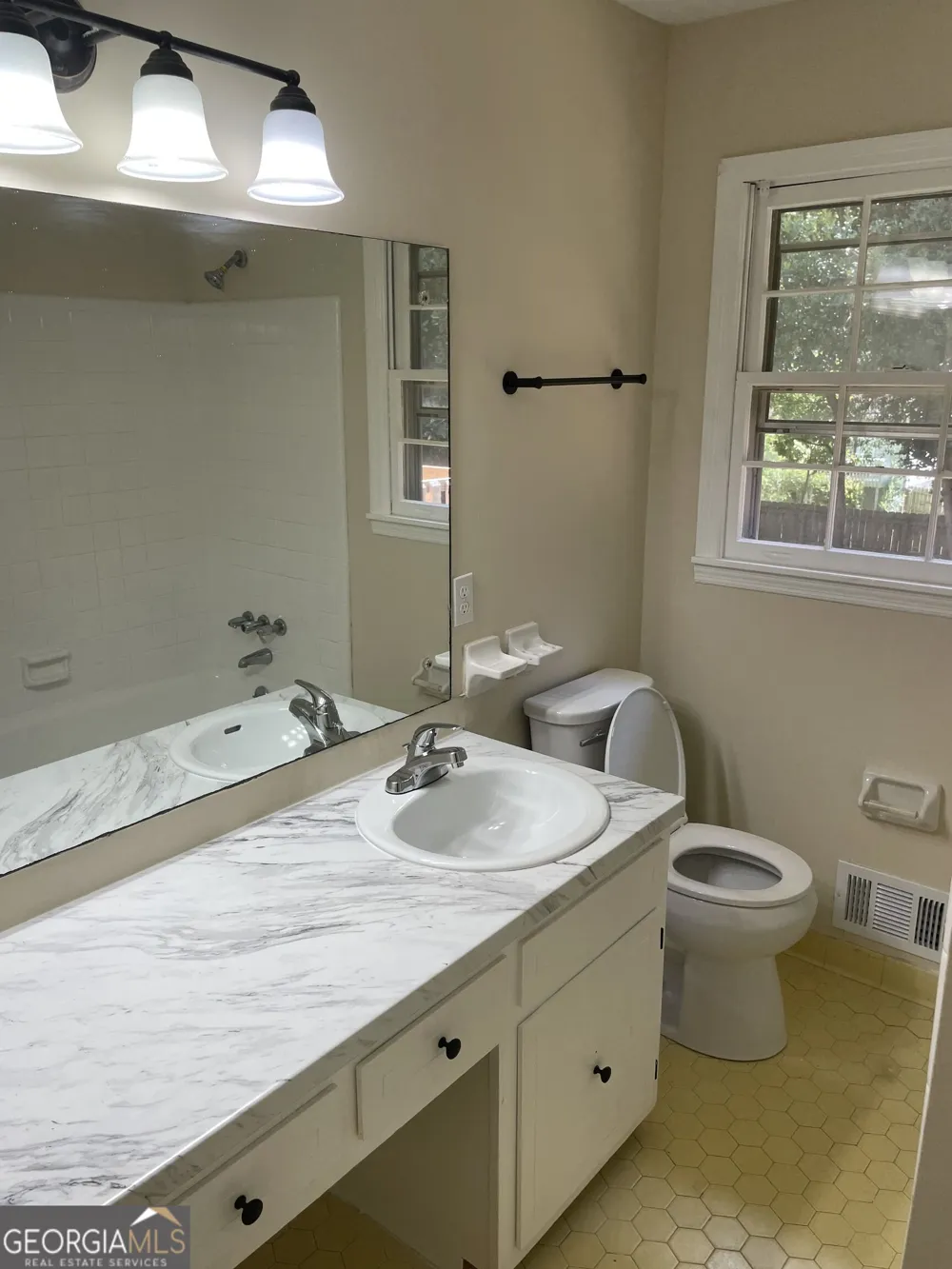 992 Brandywine DR Winder, GA 30680