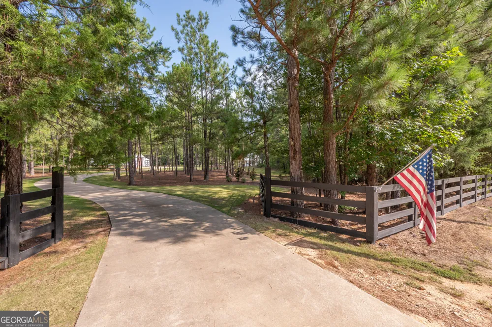 1826 Pierce RD Waverly Hall, GA 31831