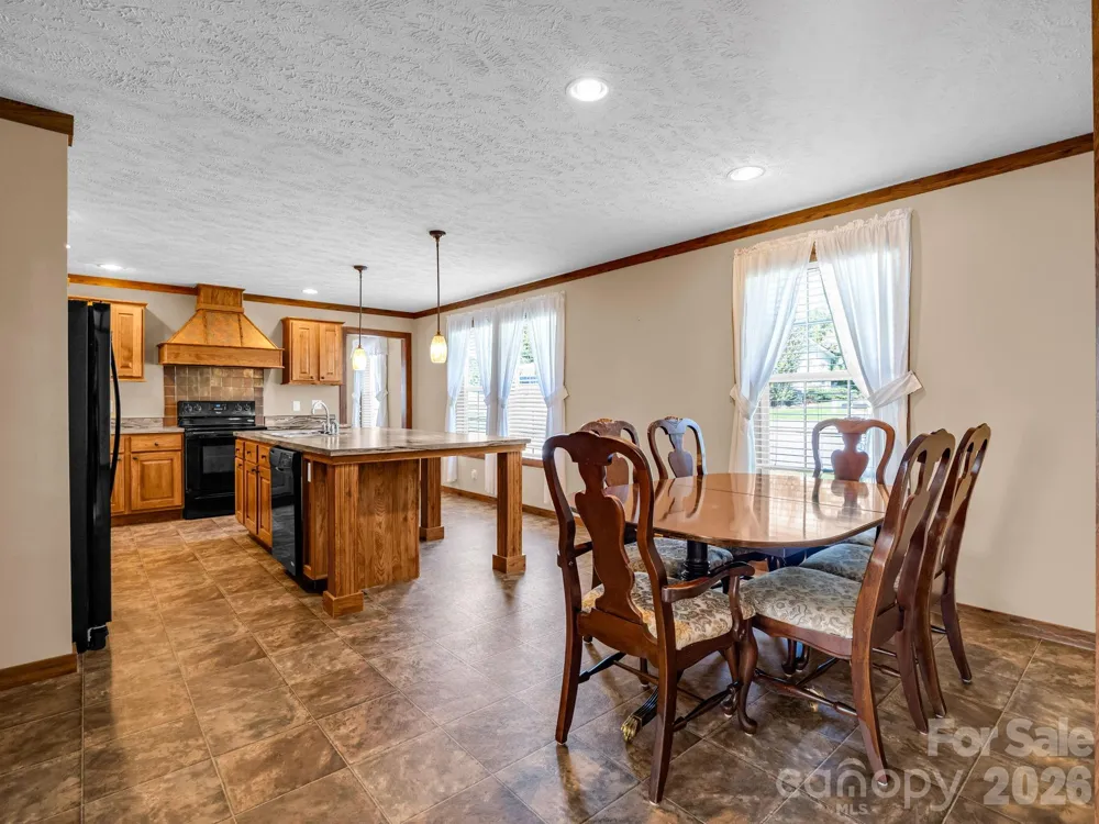 12 Frederick Lane Hendersonville, NC 28792