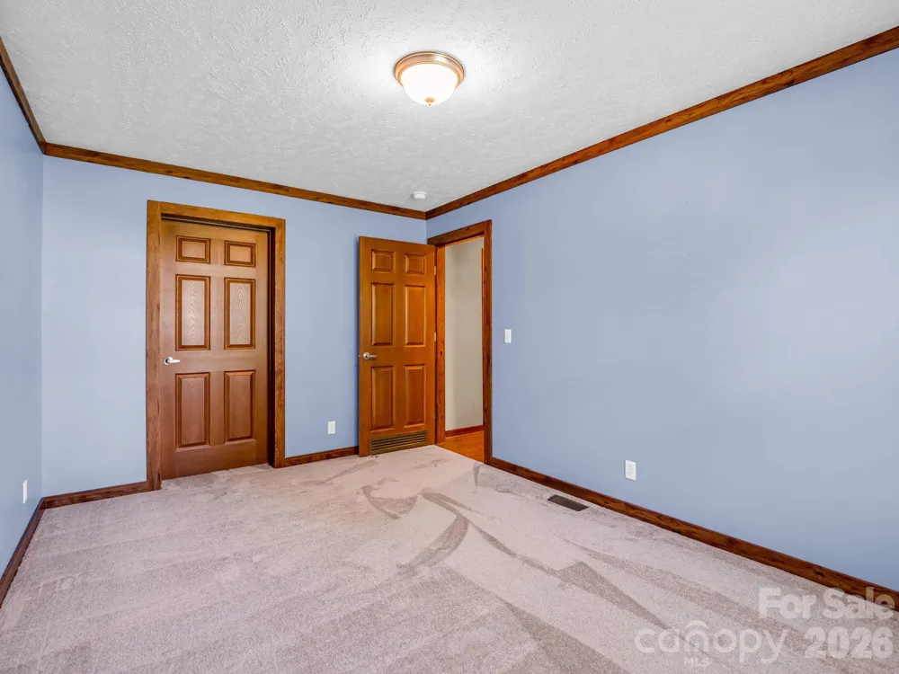 12 Frederick Lane Hendersonville, NC 28792