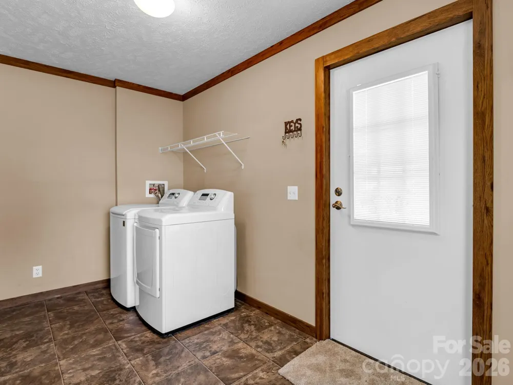 12 Frederick Lane Hendersonville, NC 28792