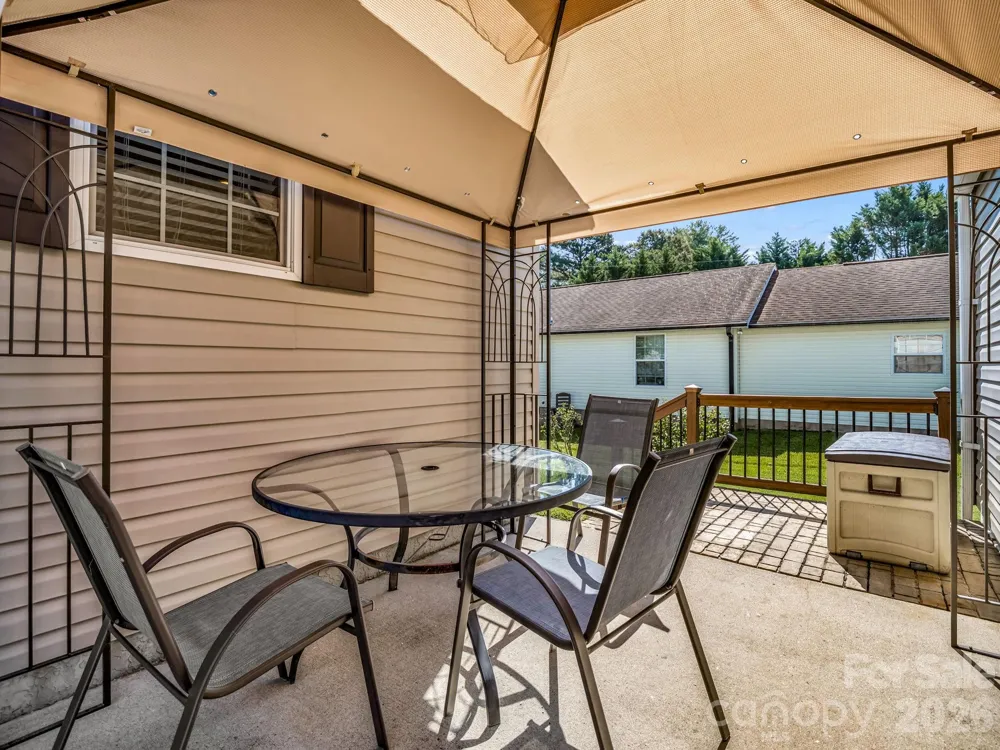 12 Frederick Lane Hendersonville, NC 28792