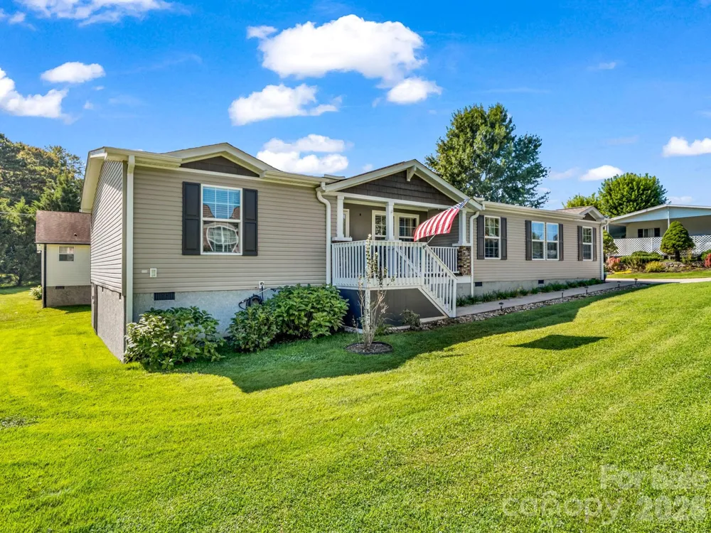 12 Frederick Lane Hendersonville, NC 28792