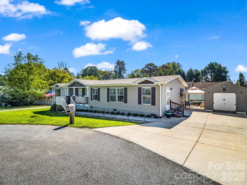 12 Frederick Lane Hendersonville, NC 28792