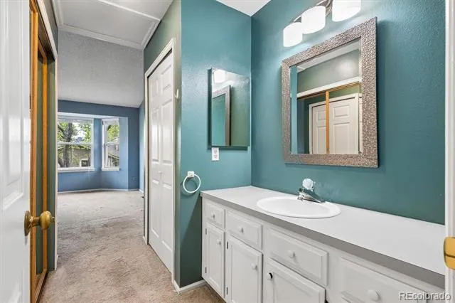 2049 E Phillips Lane Centennial, CO 80122