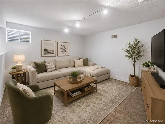 2049 E Phillips Lane Centennial, CO 80122