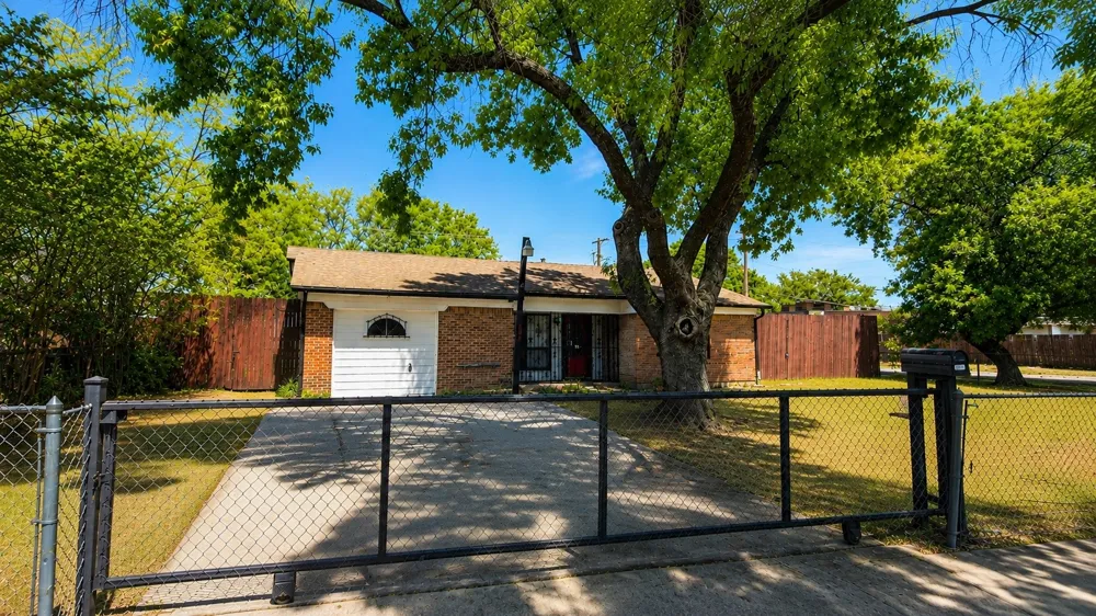 7631 Olusta Drive Dallas, TX 75217