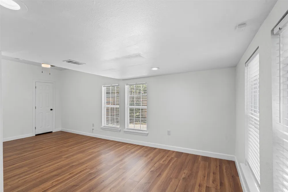 709 Buffalo Avenue Cleburne, TX 76033