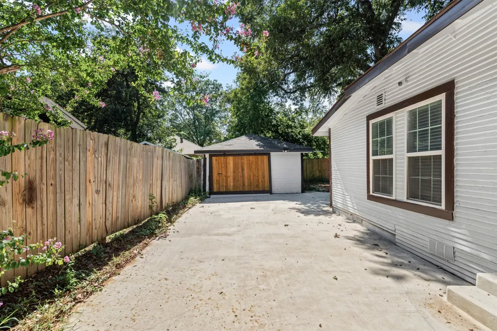 709 Buffalo Avenue Cleburne, TX 76033
