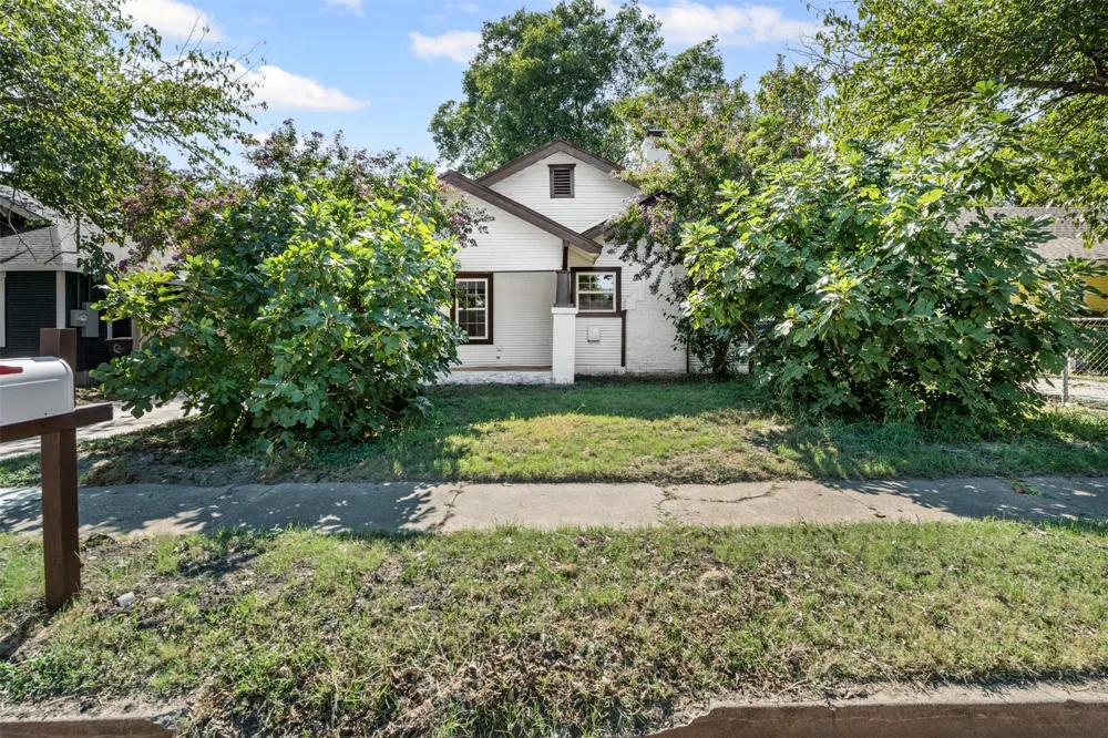 709 Buffalo Avenue Cleburne, TX 76033