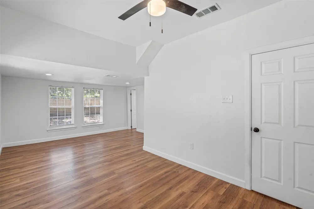 709 Buffalo Avenue Cleburne, TX 76033
