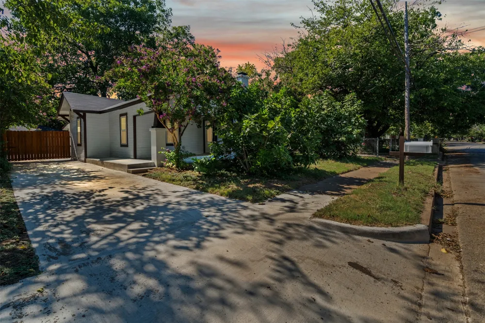 709 Buffalo Avenue Cleburne, TX 76033
