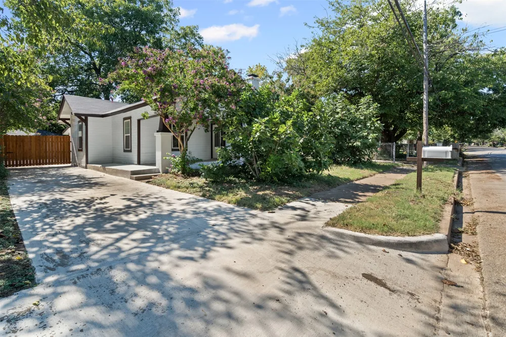 709 Buffalo Avenue Cleburne, TX 76033
