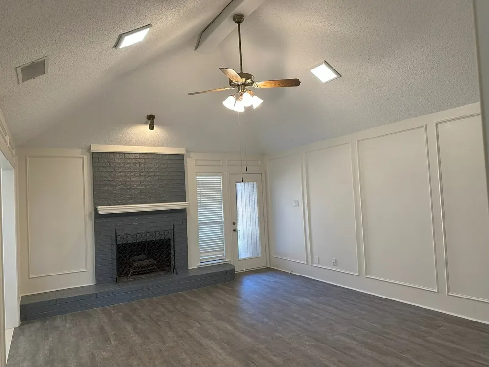 2033 Espinosa Drive Carrollton, TX 75010