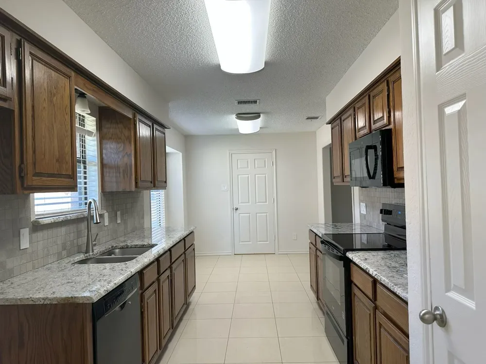 2033 Espinosa Drive Carrollton, TX 75010