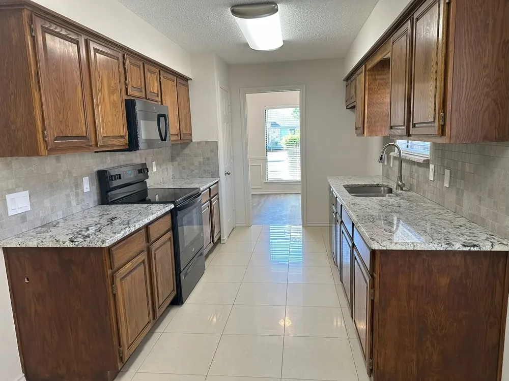 2033 Espinosa Drive Carrollton, TX 75010