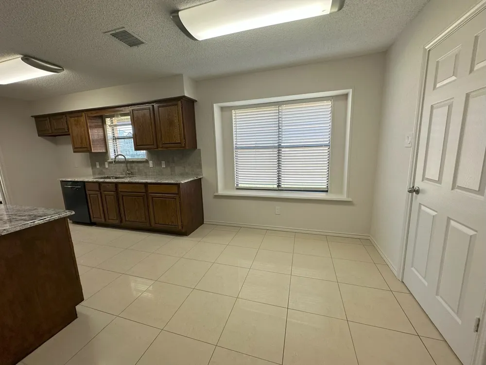2033 Espinosa Drive Carrollton, TX 75010