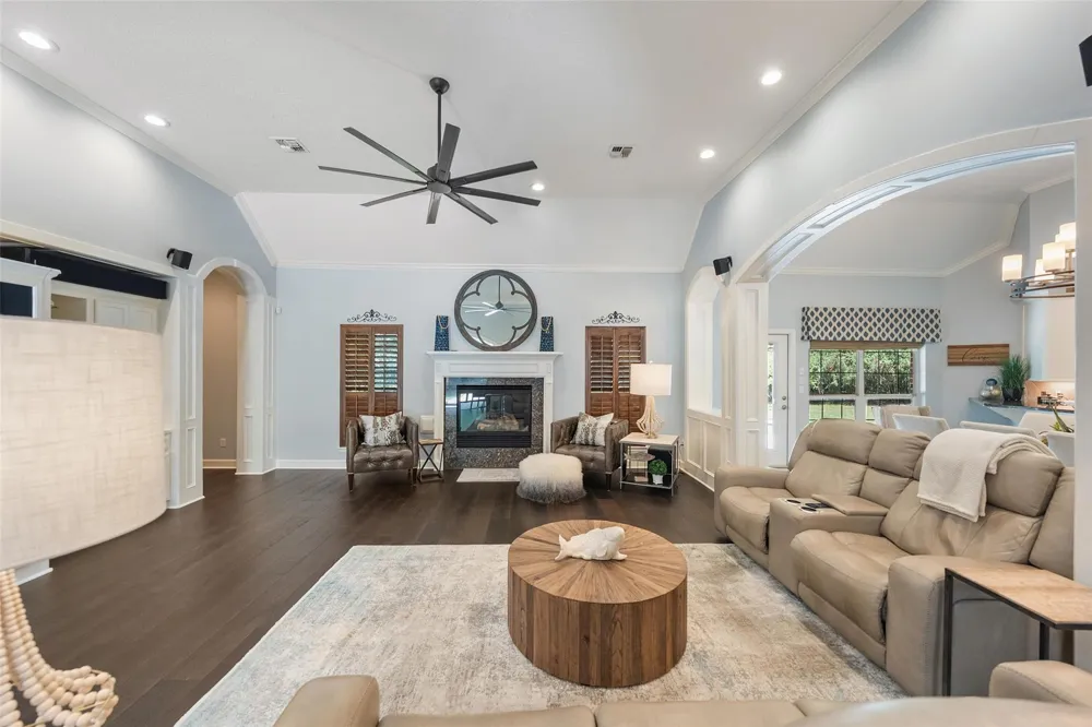 12418 Longmire Way Conroe, TX 77304