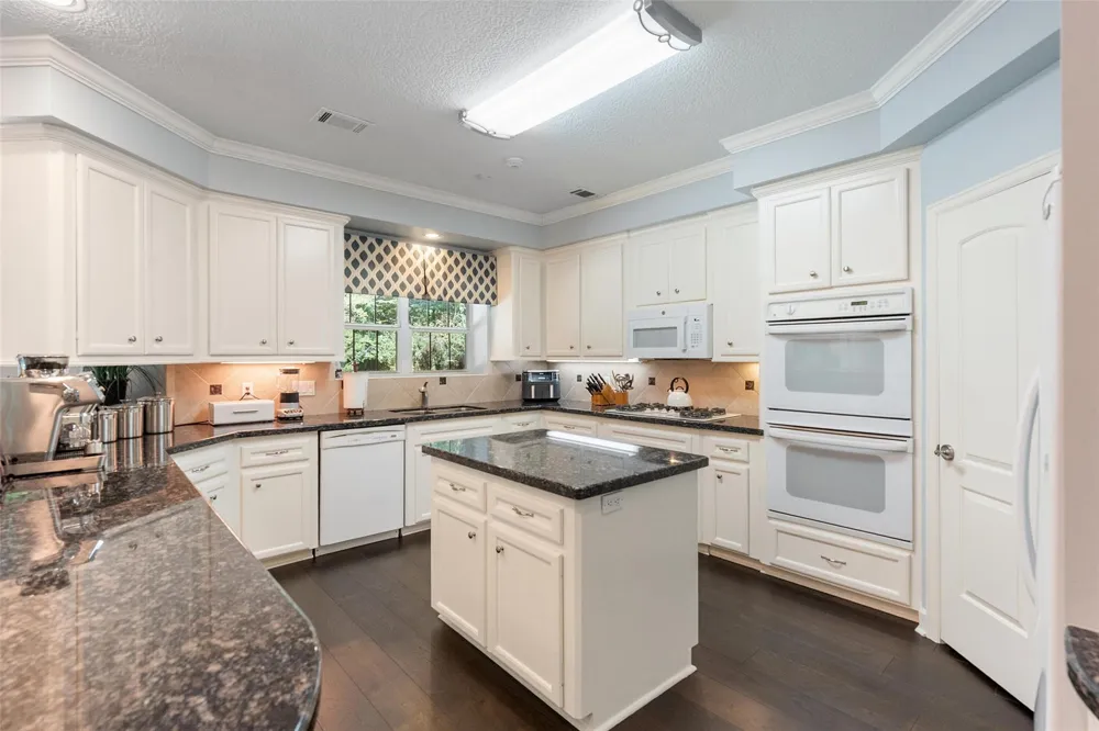12418 Longmire Way Conroe, TX 77304