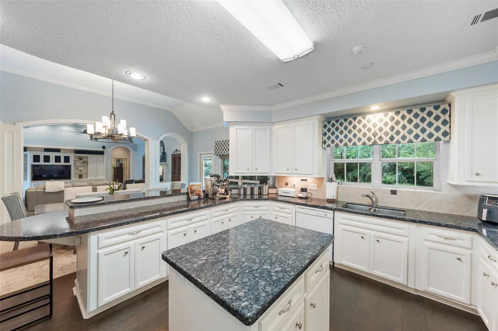 12418 Longmire Way Conroe, TX 77304