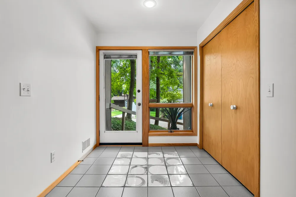 1828 Greenlawn Avenue Kalamazoo, MI 49006
