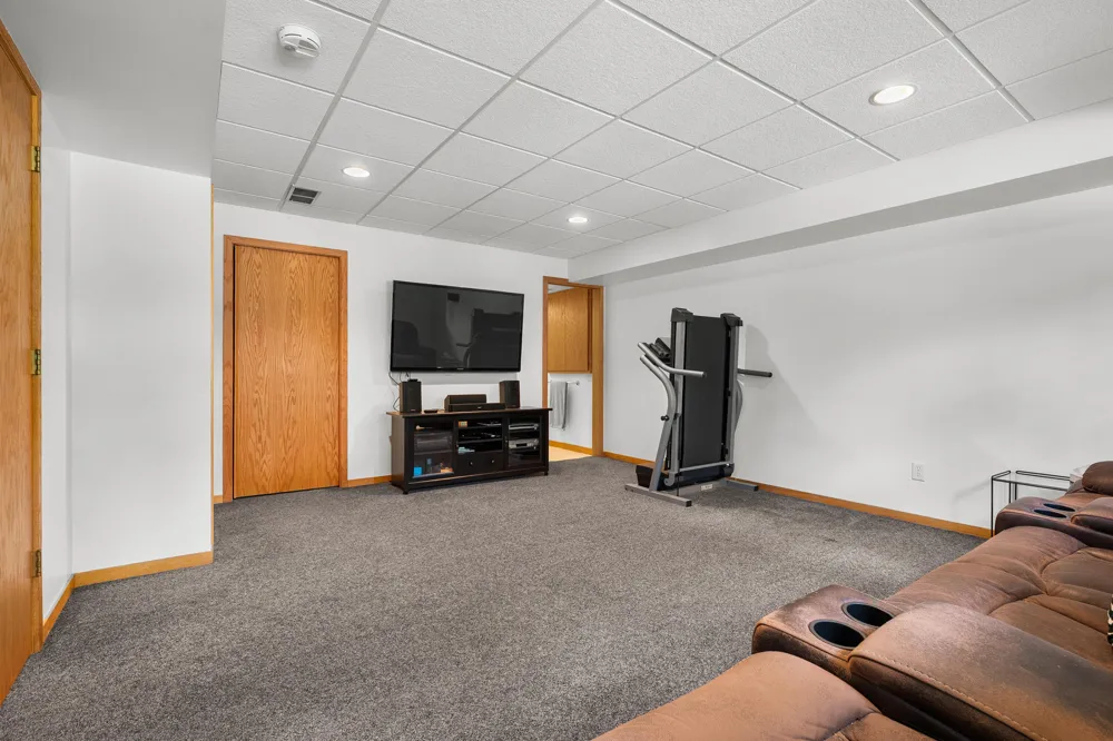 1828 Greenlawn Avenue Kalamazoo, MI 49006