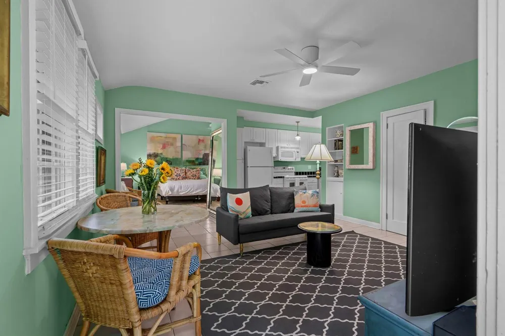 1609 NE 2ND COURT Fort Lauderdale, FL 33301