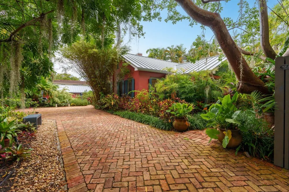 1609 NE 2ND COURT Fort Lauderdale, FL 33301