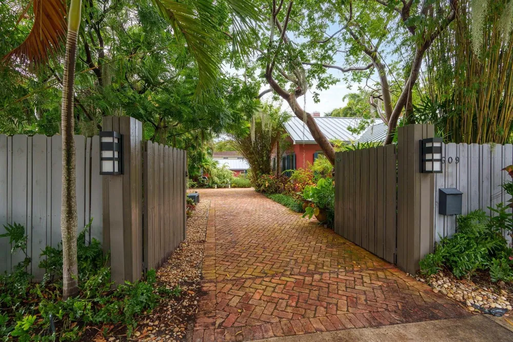 1609 NE 2ND COURT Fort Lauderdale, FL 33301