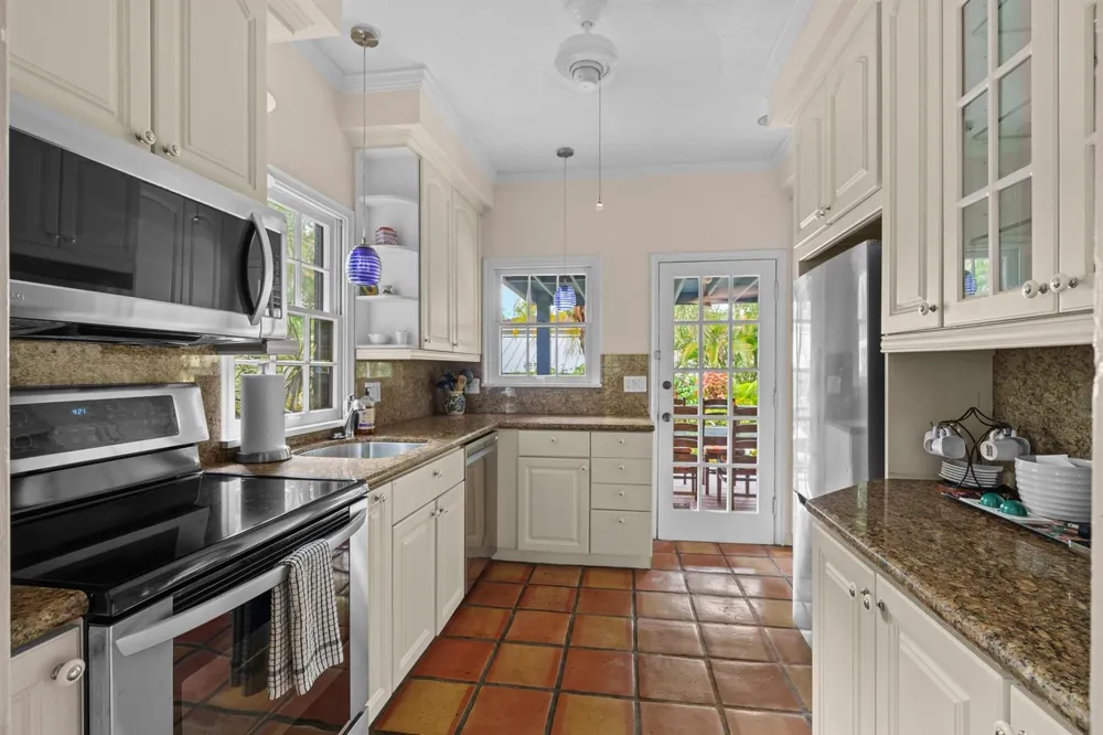1609 NE 2ND COURT Fort Lauderdale, FL 33301