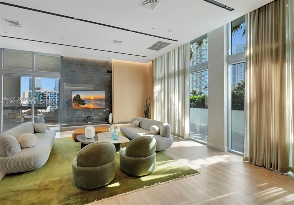 90 SW 3rd St #2210 Miami, FL 33130