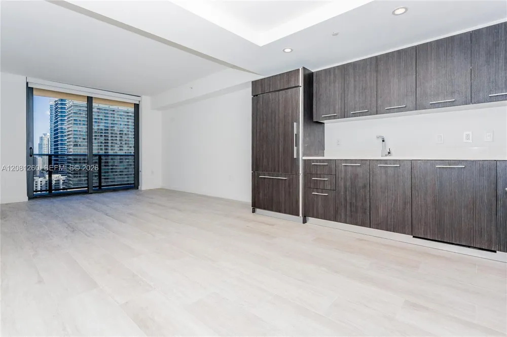 45 SW 9th St #3204 Miami, FL 33130