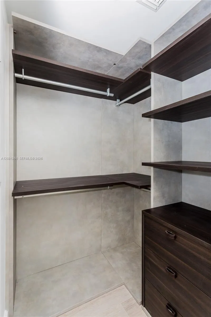 45 SW 9th St #3204 Miami, FL 33130