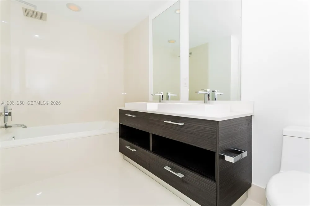 45 SW 9th St #3204 Miami, FL 33130