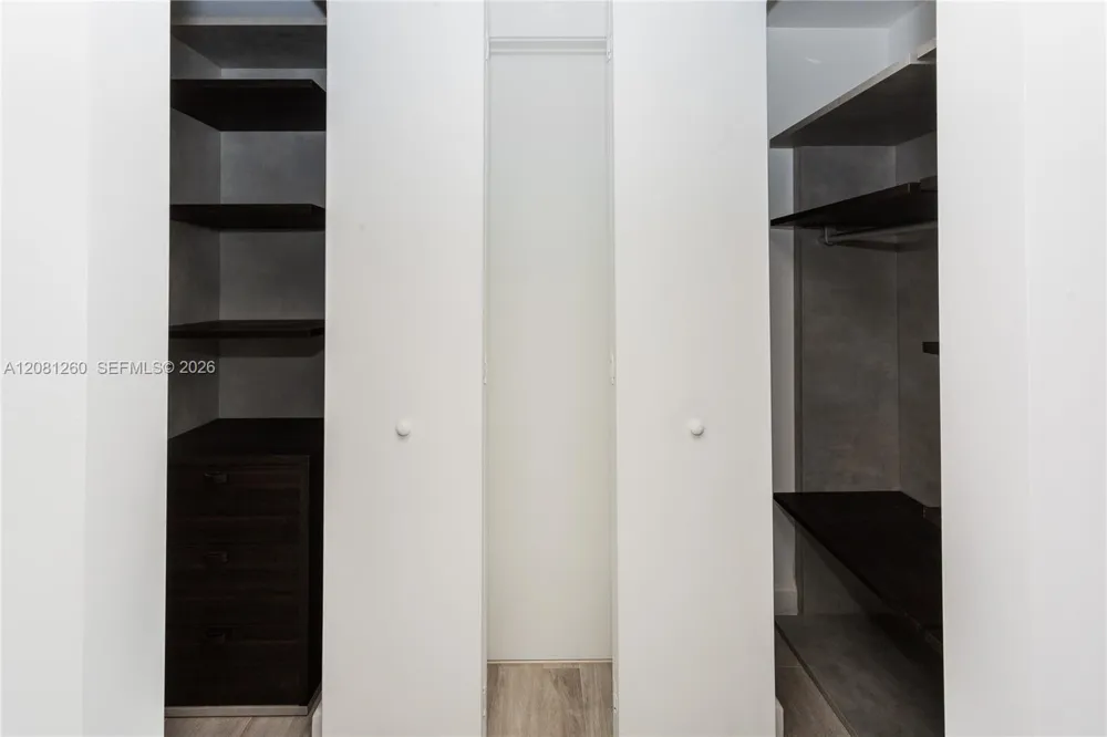 45 SW 9th St #3204 Miami, FL 33130