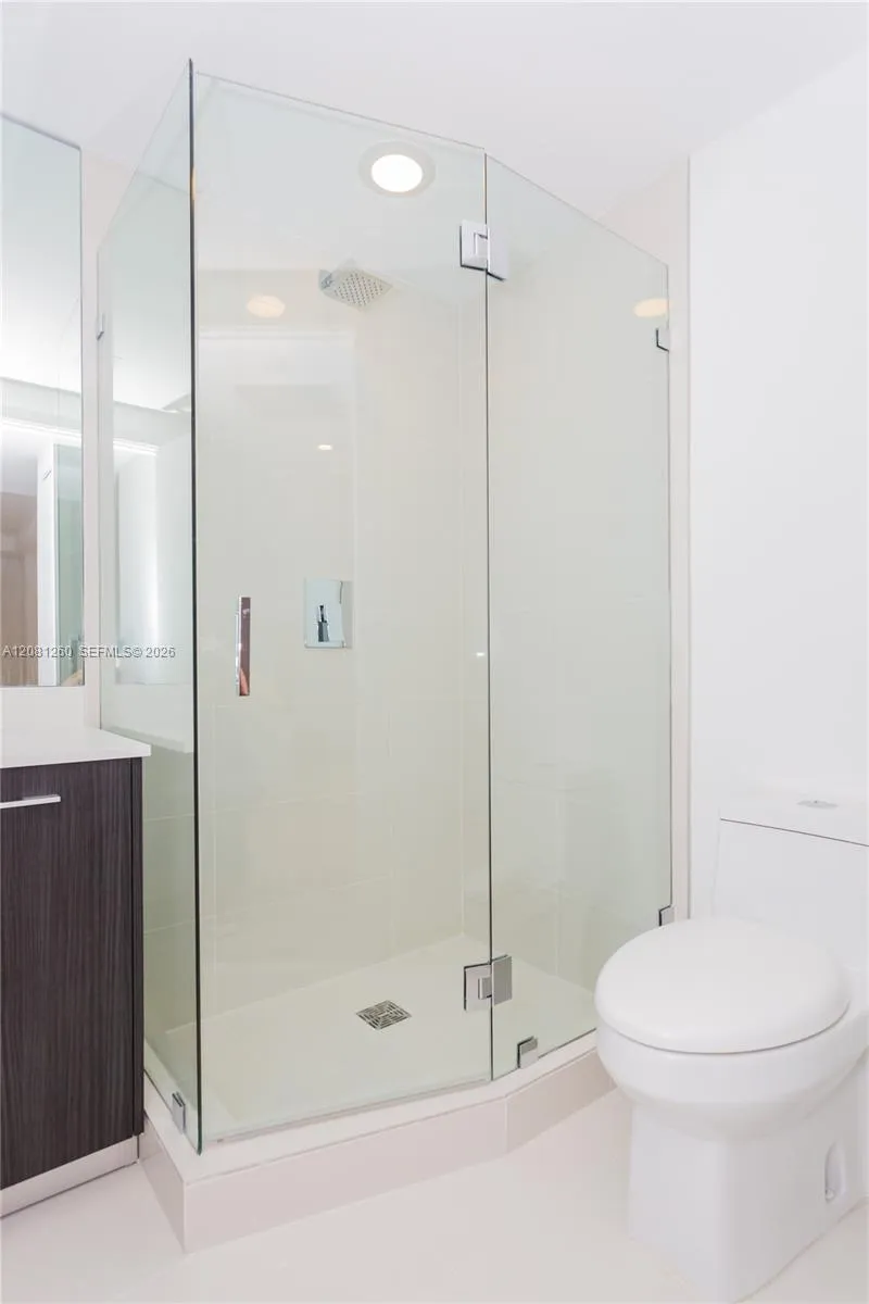 45 SW 9th St #3204 Miami, FL 33130