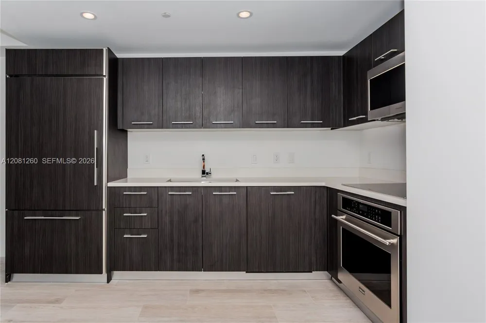 45 SW 9th St #3204 Miami, FL 33130