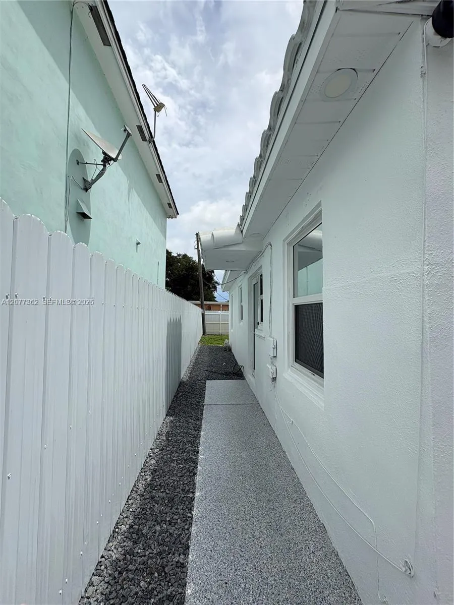 937 SW 18th Ct Fort Lauderdale, FL 33315
