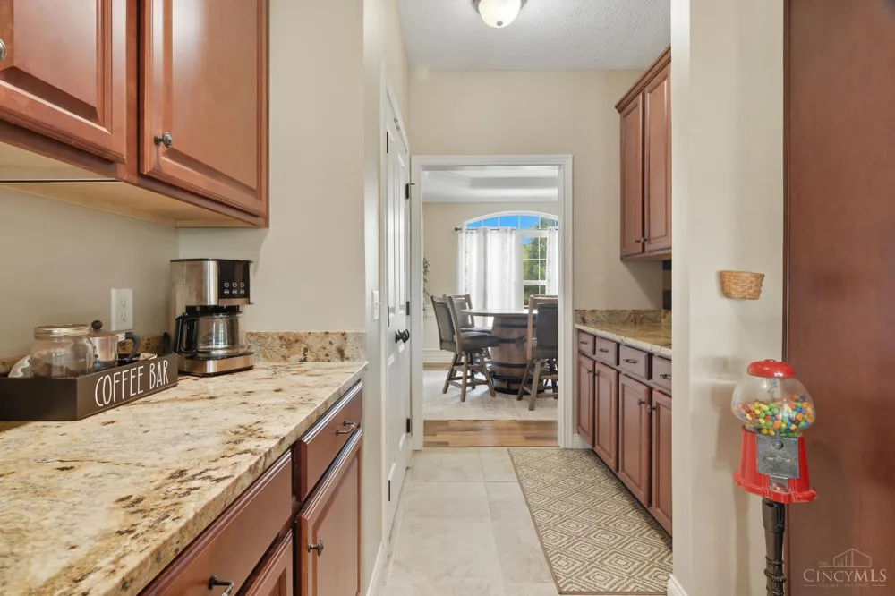 2327 Elizabeth Drive Clearcreek, OH 45068
