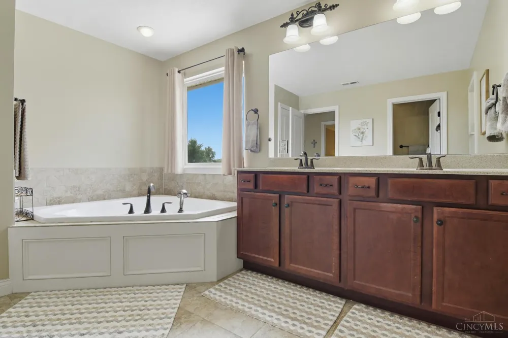2327 Elizabeth Drive Clearcreek, OH 45068