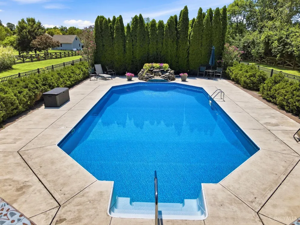 2327 Elizabeth Drive Clearcreek, OH 45068